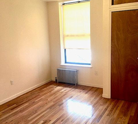 3rd image of 213 E 110th St APT 4
