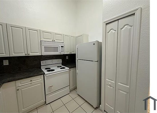 4th image of 1661 SE 29th Ct Unit 206