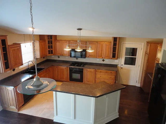 4 bed, 3.0 bath, 2070 sqft, $3,350 — Photo 2