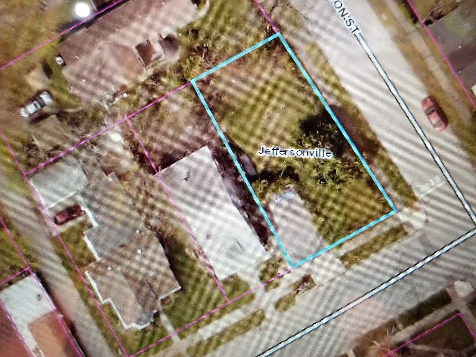 1st image of 723 E 7th St