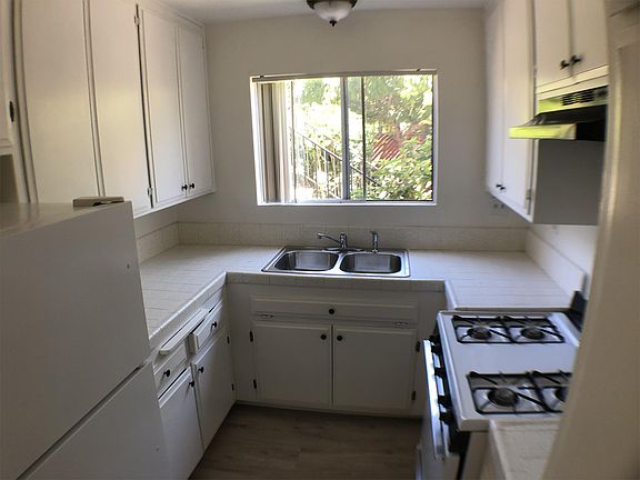 4th image of 4065 Highland Ave #2