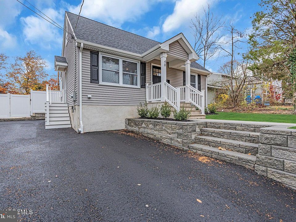 1st image of 48 Point O Woods Dr