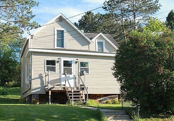 2nd image of 231 E Oak St