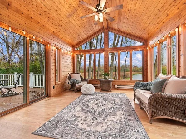 1438 Pondview Cir, Lino Lakes, MN 55038