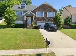 1073 Ishee Dr, Clarksville, TN 37042