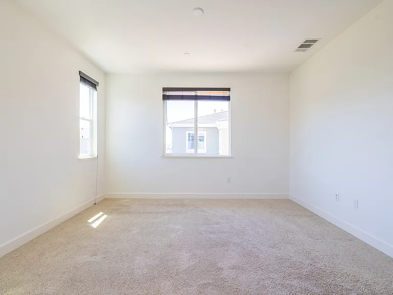 1673 Lee Way — Photo 12