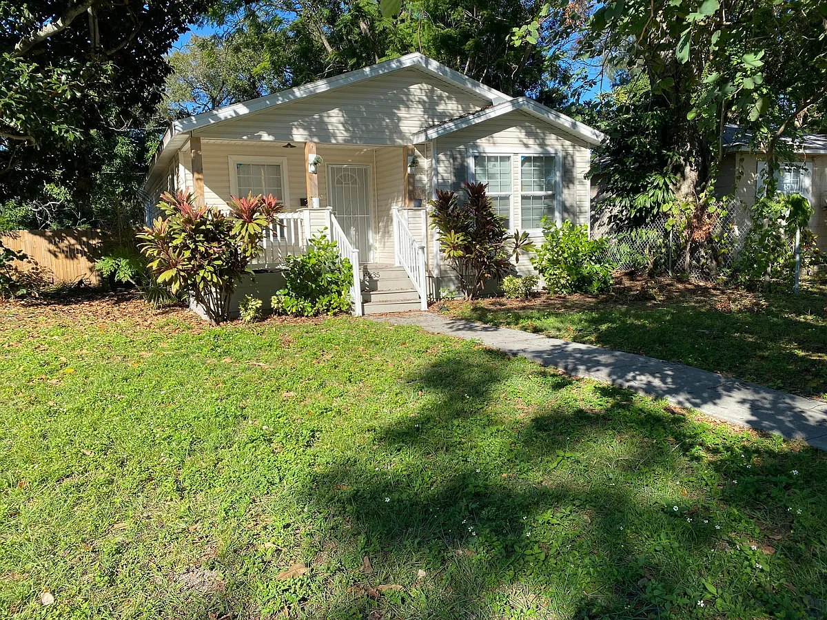 Photo 2 of 9 - 4235 4th Ave S - Saint Petersburg, FL Building Photo - 4235 4th Ave S