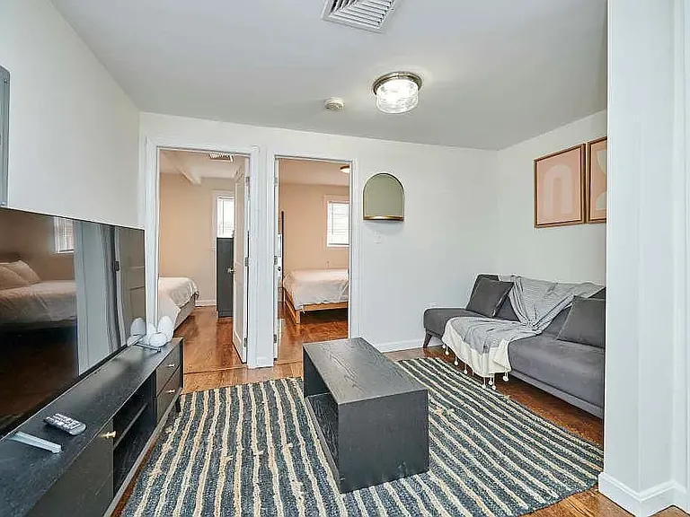 241 E St #3 — Photo 4