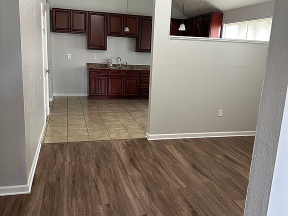 5th image of 113 Nicolle Blvd