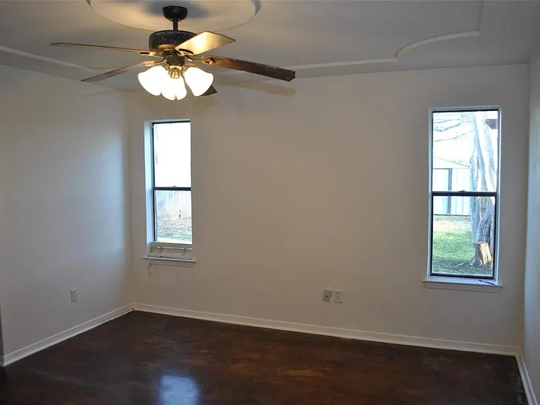 720 Ash St — Photo 3