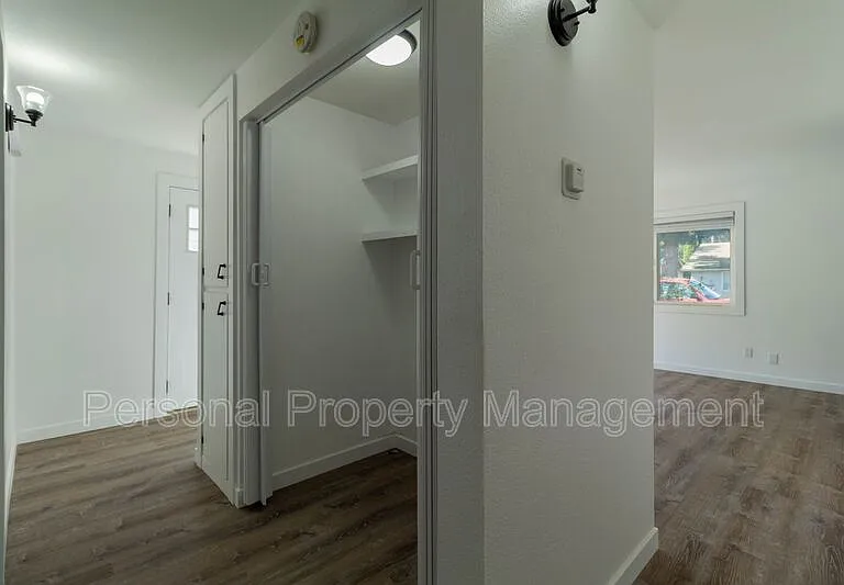 4325 E 17th St #6 — Photo 5