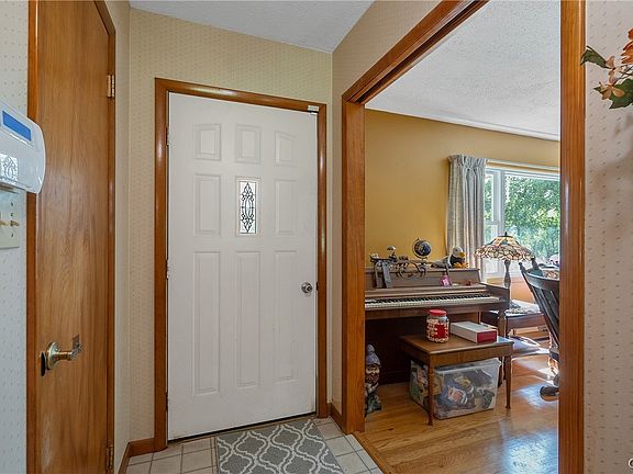 3rd image of 4135 Apulia Rd