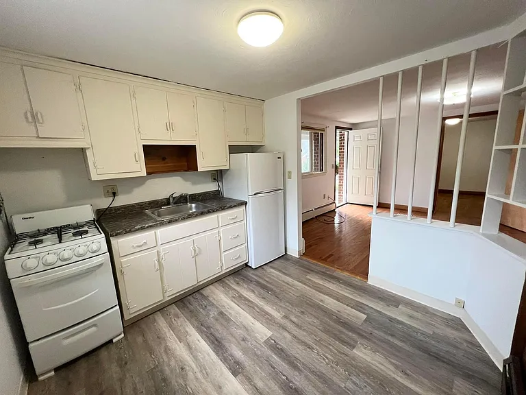 756 Burnside Ave — Photo 5