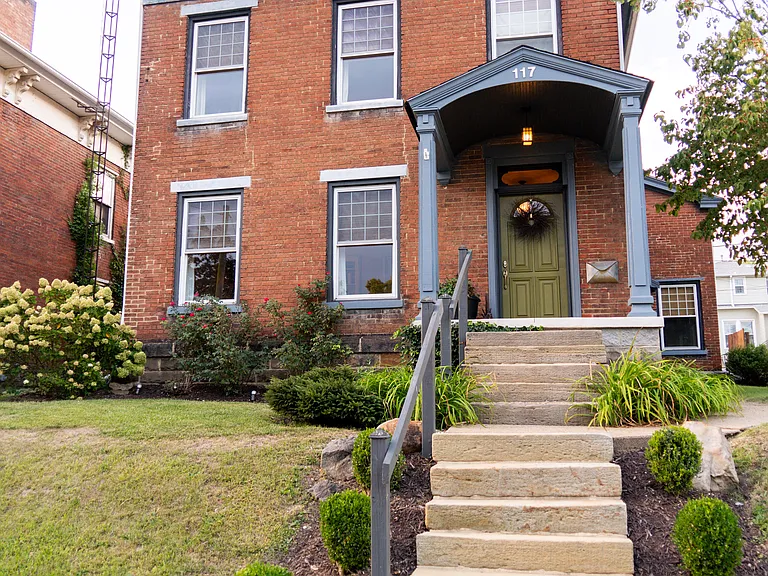 117 E Vine St — Photo 37