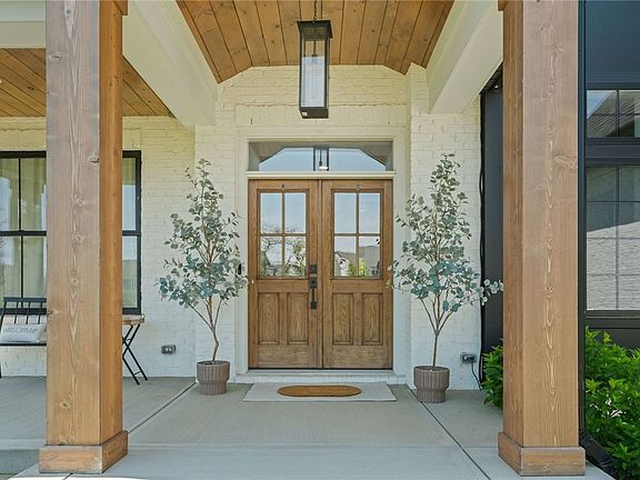 3rd image of 136 Morningside Dr