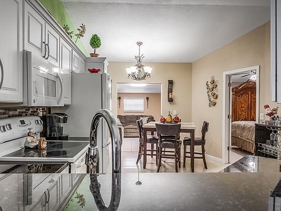 4th image of 9228 Spy Glass Ct