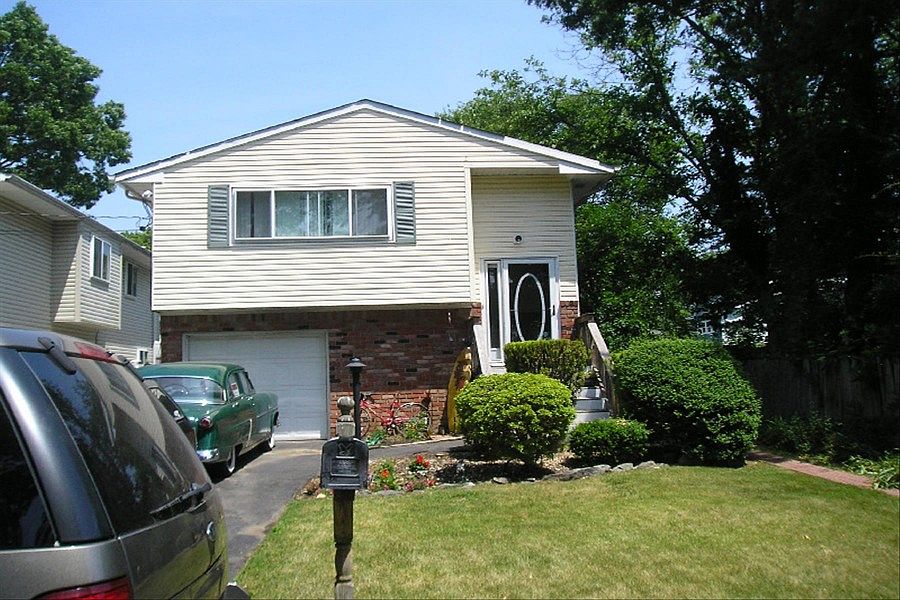 2nd image of 37 1st St