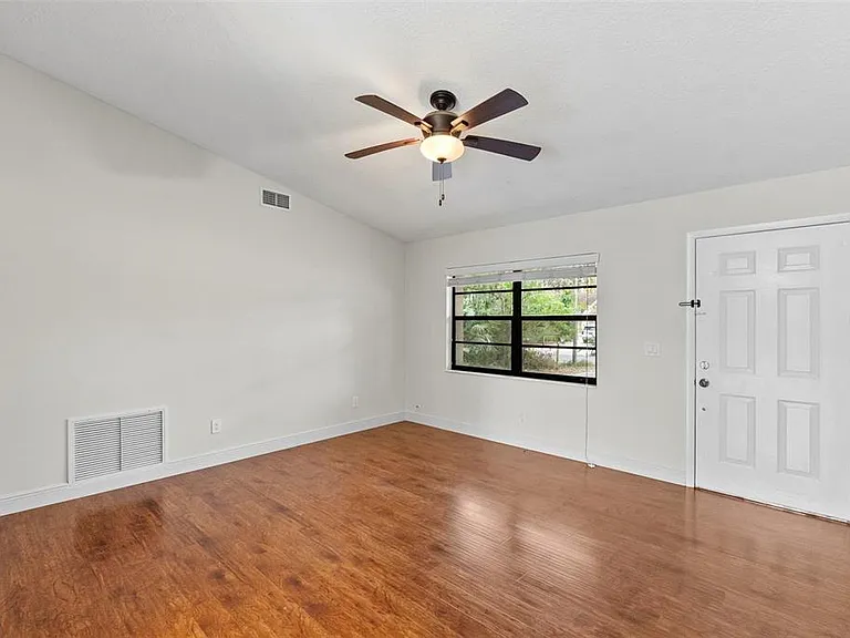 723 Pent St — Photo 4