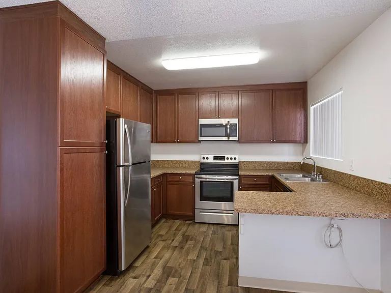 The Carlton Ridge Apartments — Photo 22