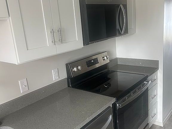 5th image of 2150 Sunview Dr