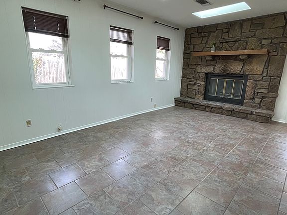 3rd image of 409 S Fern Ave