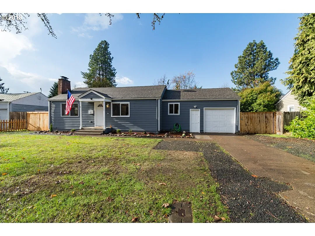 650 Gilbert St photo 1