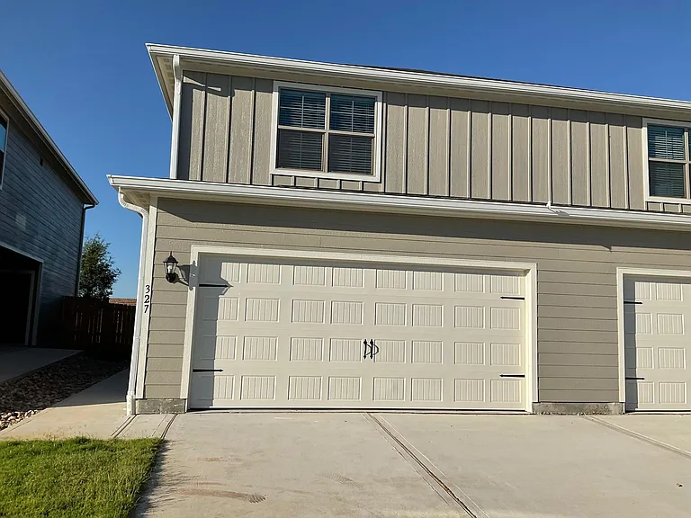 327 Stone Ct — Photo 1