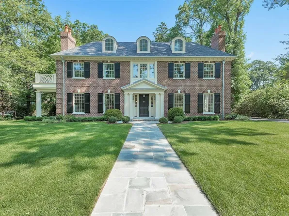 107 Colonial Parkway, Manhasset, NY 11030