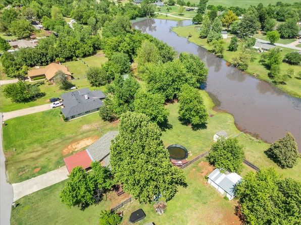 110 Pinewood Dr, Tuttle, OK 73089