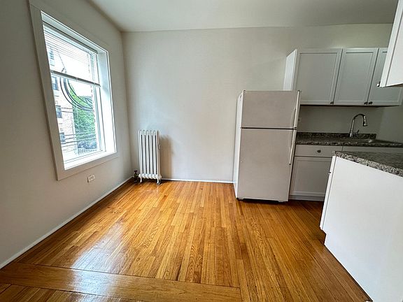 3rd image of 5535.5 N Kenmore Ave #2A
