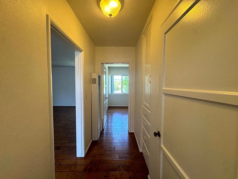 1935 Cloverfield Blvd — Photo 32