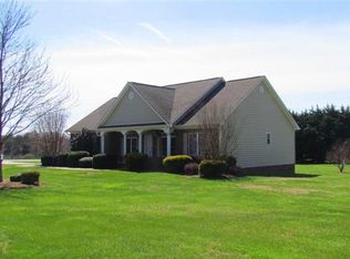 20 Maplewood Ln, Taylorsville, NC 28681