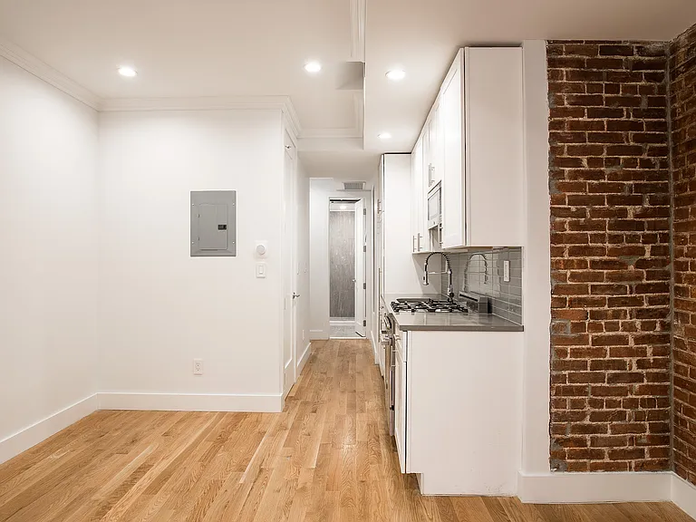 234 E 24th St #2RE — Photo 7