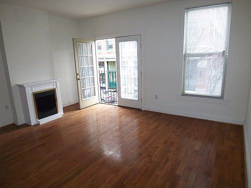2nd image of 221 Race St APT 3