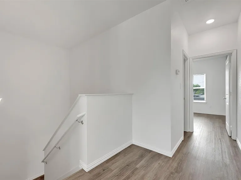 1608 Ash Crescent St — Photo 13
