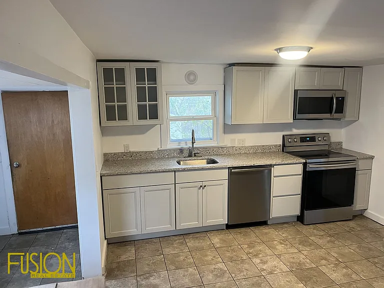 340 Manhattan Dr — Photo 47