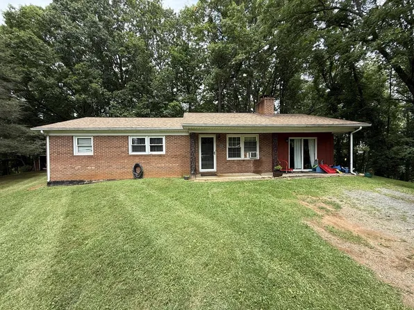 211 Stanley Dr, Galax, VA 24333