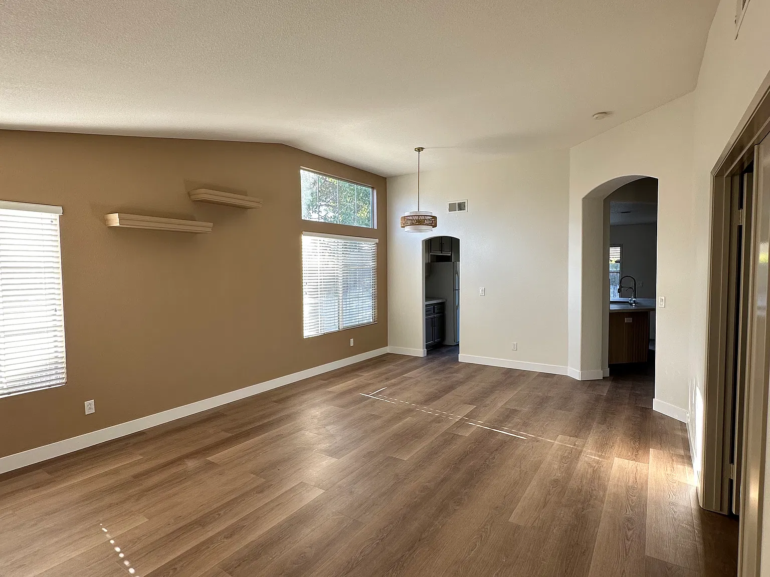 3 bed, 1713 sqft, $4,500 — Photo 4