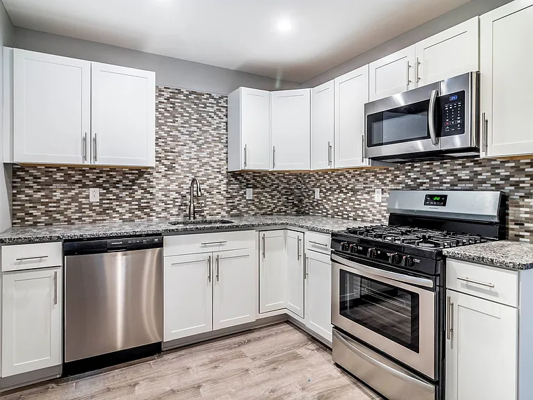 1618 Dagmar Ave — Photo 1