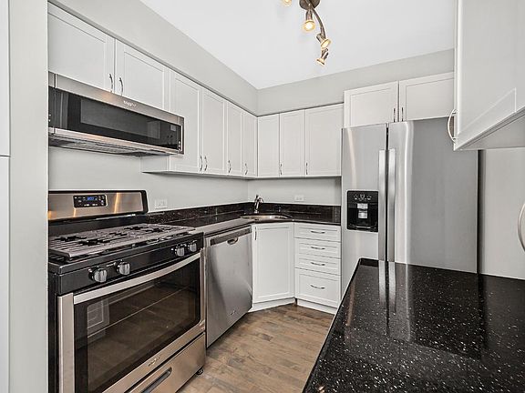 5th image of 3620 N Pine Grove Ave APT 507