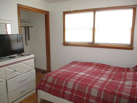 3rd image of 490 Paxton Ave