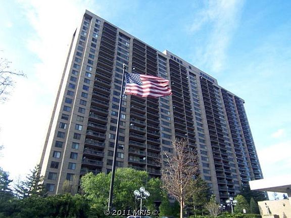4th image of 3705 S George Mason Dr APT 810S
