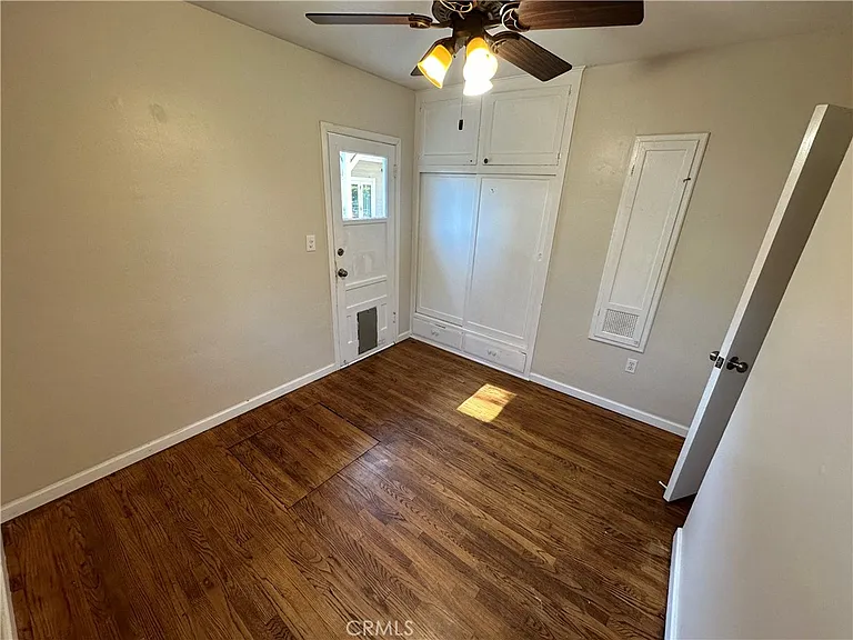 210 S Bush St — Photo 31