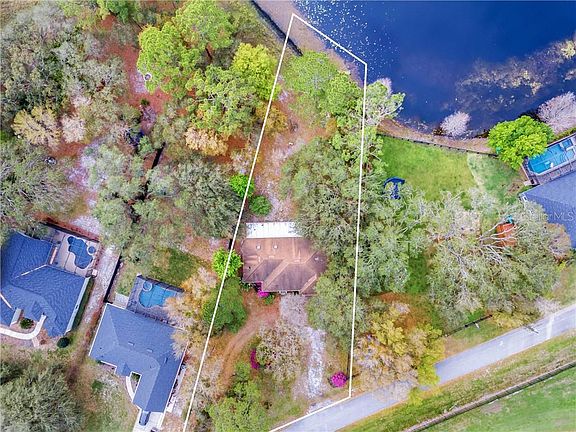 3rd image of 156 Lake Crescent Dr