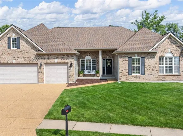 905 Summit Oaks Dr, Eureka, MO 63025