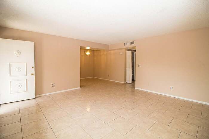 2nd image of 6004 W Augusta Ave #6004