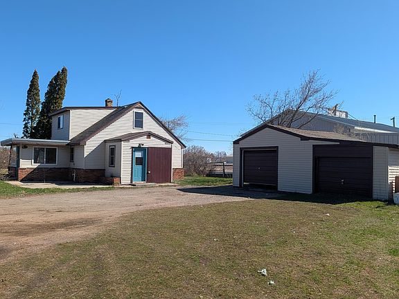 2nd image of 612 Railroad St SE