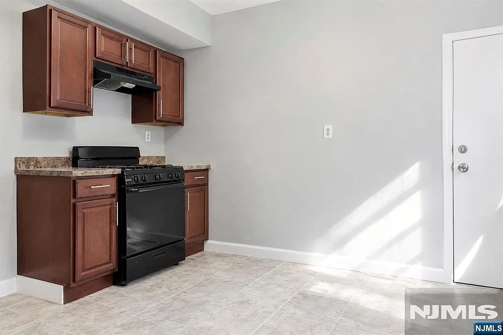 1 bed, 1.0 bath, $2,300 — Photo 3