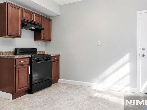 3rd image of 58-60 Clinton Pl