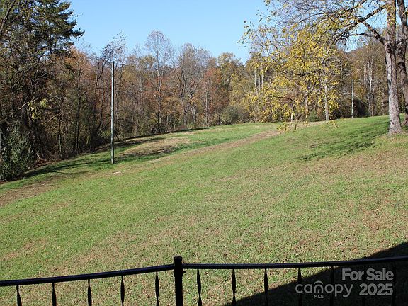 4th image of 85-89 Old Farm Cir